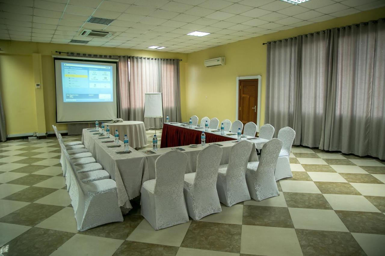 Kebbys Hotel دار السلام المظهر الخارجي الصورة