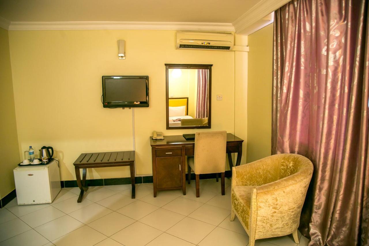 Kebbys Hotel دار السلام المظهر الخارجي الصورة