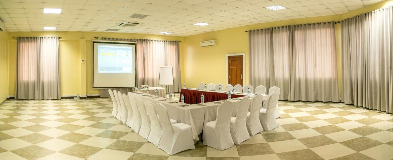 Kebbys Hotel دار السلام المظهر الخارجي الصورة