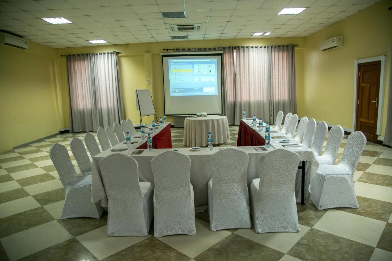Kebbys Hotel دار السلام المظهر الخارجي الصورة