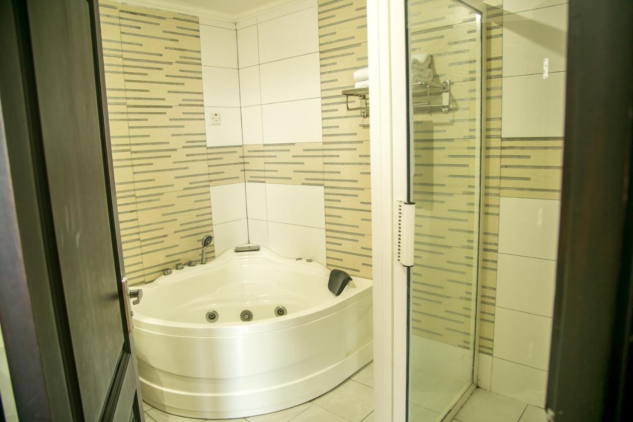 Kebbys Hotel دار السلام المظهر الخارجي الصورة