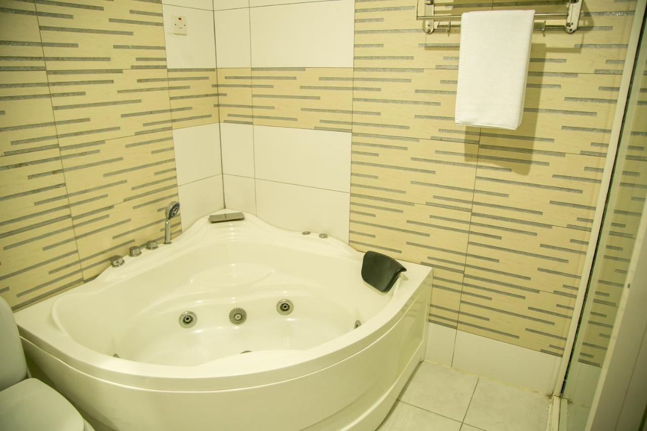 Kebbys Hotel دار السلام المظهر الخارجي الصورة